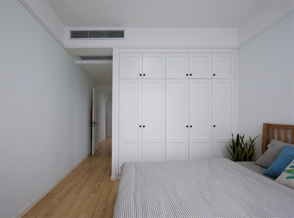 定制到頂衣柜好不好，有哪些優(yōu)缺點(diǎn)？(圖1)